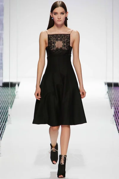 Look 18